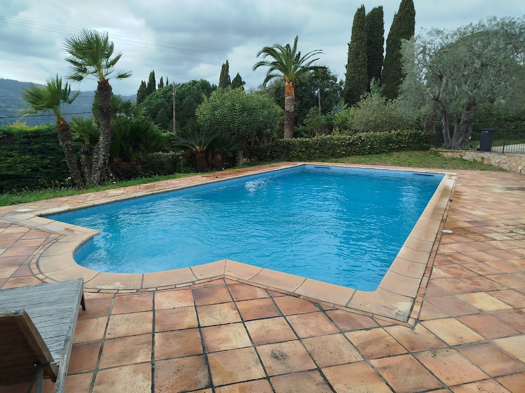 Piscine réalisée par Nettoyage Piscine Antibes NPA