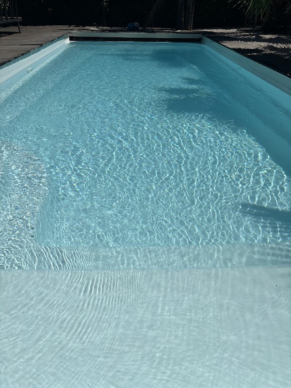 Piscine avec terrasse bois